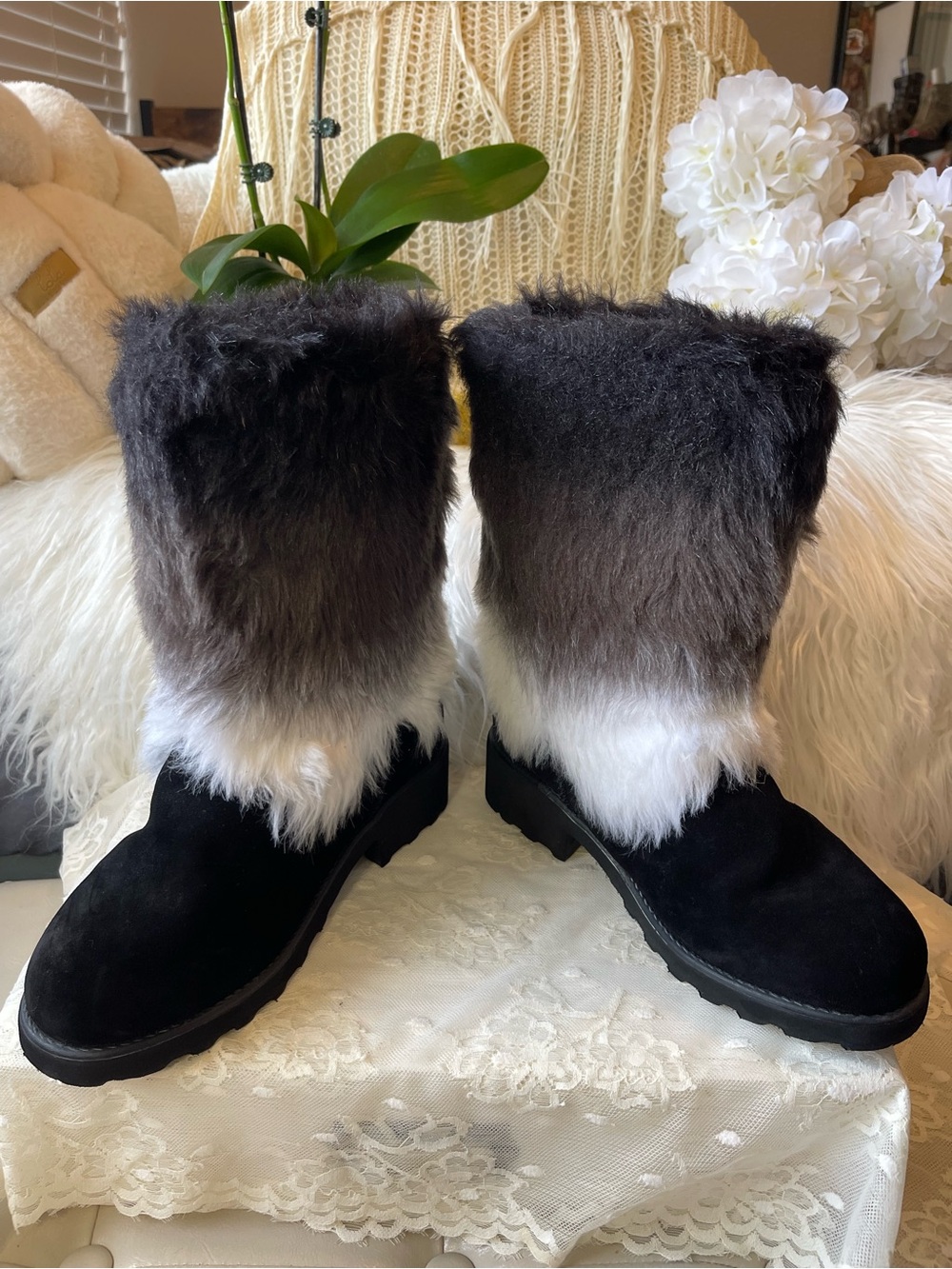 BEARPAW Like New Regina Suede Faux Fur Ombré Boots MSRP$120 - Picture 4 of 7
